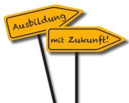 Zwei Wegweiser mit der Aufschrift „Ausbildung mit Zukunft“